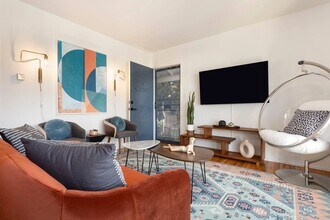 236 Hampton Dr, Unit 238 in Los Angeles, CA - Building Photo - Building Photo