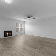 11887 Algonquin Dr in Houston, TX - Building Photo - Building Photo