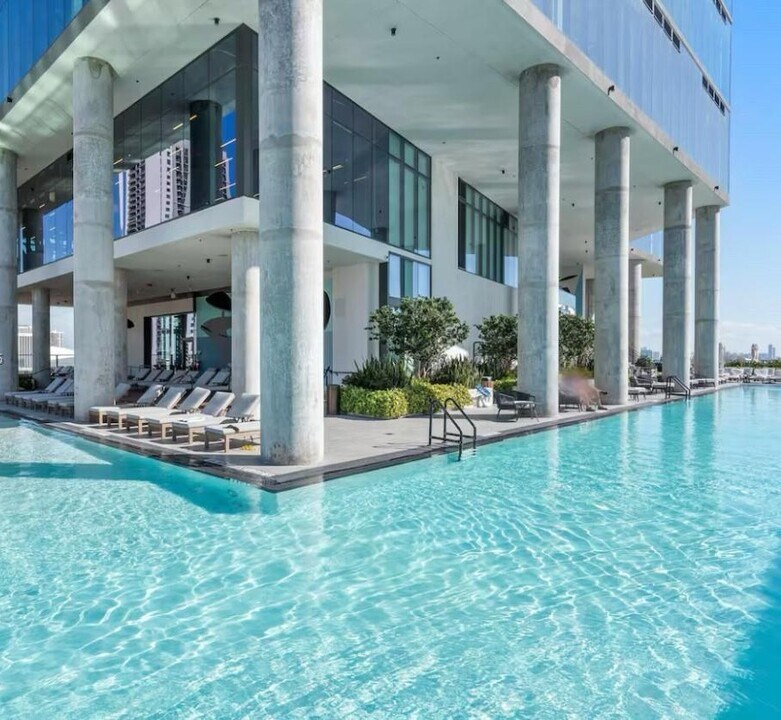 398 NE 5th St, Unit 2809 in Miami, FL - Building Photo