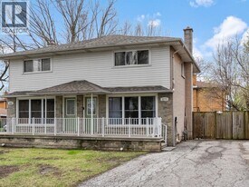 8573 Wyandotte St E in Windsor, ON - Building Photo