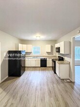 581 Cedar Ave NW in Atlanta, GA - Building Photo - Building Photo