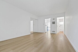 7941 Selma in Los Angeles, CA - Foto de edificio - Building Photo