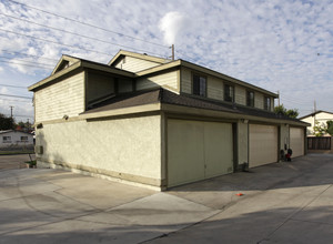 411-421 W Lambert Rd in La Habra, CA - Building Photo - Building Photo