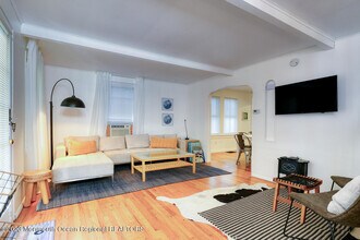 13 Pilgrim Pathway in Ocean Grove, NJ - Building Photo - Building Photo