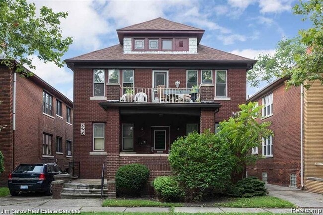 825 Beaconsfield Ave, Unit 2N