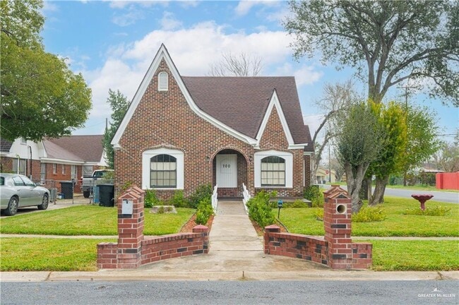 property at 700 N 7th St