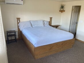 902 W Hopi Dr, Unit Apartment #1 in Holbrook, AZ - Building Photo - Building Photo