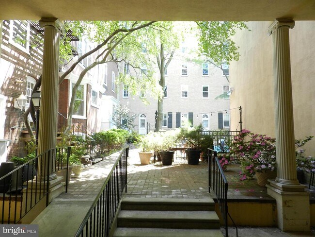 1008-20 Spruce St in Philadelphia, PA - Building Photo - Building Photo