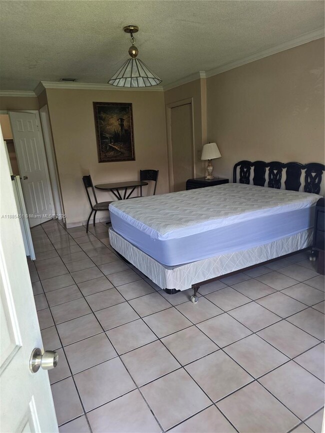 1113 NE 2nd St in Hallandale Beach, FL - Building Photo - Building Photo