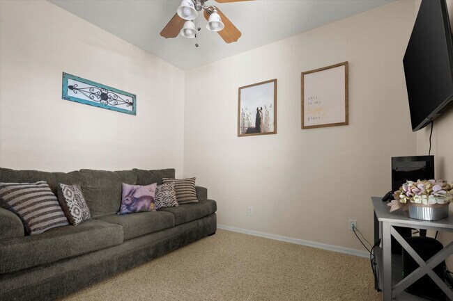 property at 3076 E Blue Ridge Pl