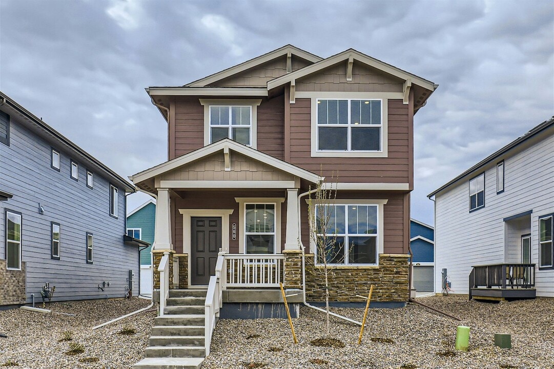 560 Cottonwood Ave in Bennett, CO - Building Photo