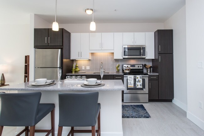 Bell Shrewsbury in Shrewsbury, MA - Building Photo - Interior Photo