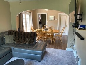 2617 Maple Ave NE in Canton, OH - Foto de edificio - Building Photo