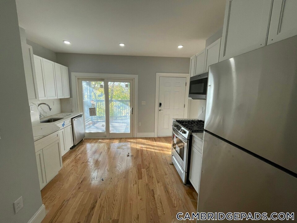 372 Oxford St in Cambridge, MA - Building Photo