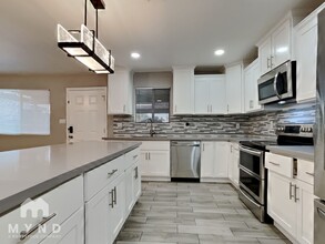 548 E Royal Palms Dr in Mesa, AZ - Building Photo - Building Photo
