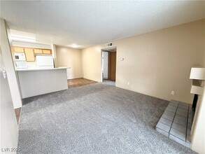 2981 Juniper Hills Blvd, Unit 204 in Las Vegas, NV - Building Photo - Building Photo