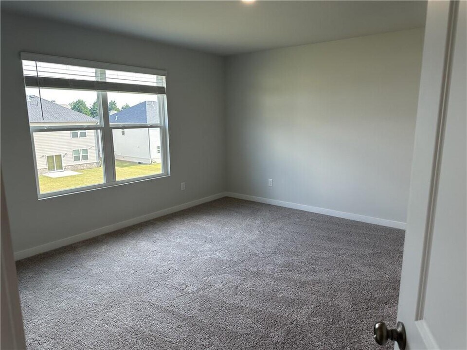 3140 Westgate Park Dr in Loganville, GA - Building Photo