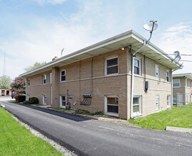 49 E Blecke Ave in Addison, IL - Foto de edificio - Building Photo