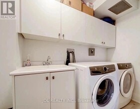 4 Mildred Temple Wy in Markham, ON - Building Photo - Building Photo