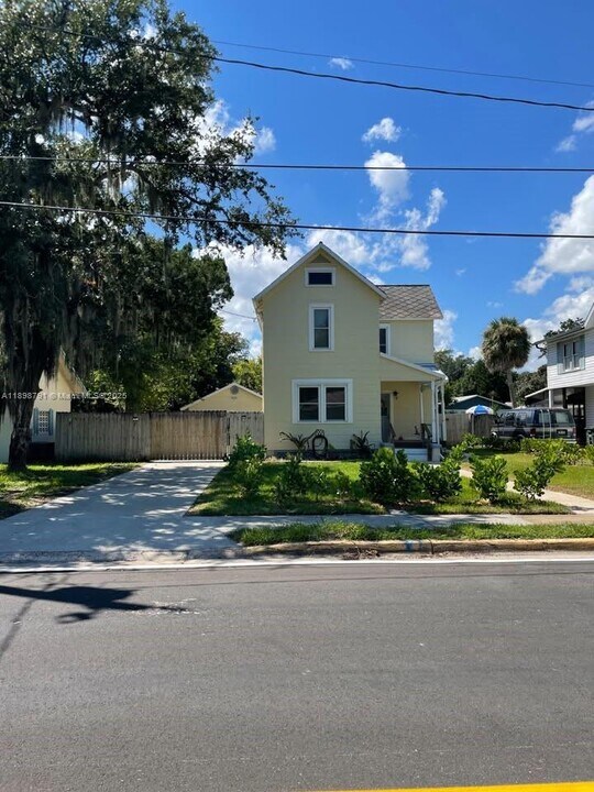 830 S Beach St in Daytona Beach, FL - Foto de edificio