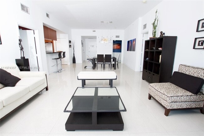 7901 Hispanola Ave in North Bay Village, FL - Building Photo - Building Photo