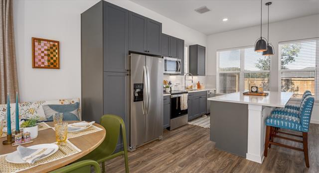 property at 2205 N Bonnie Brae St