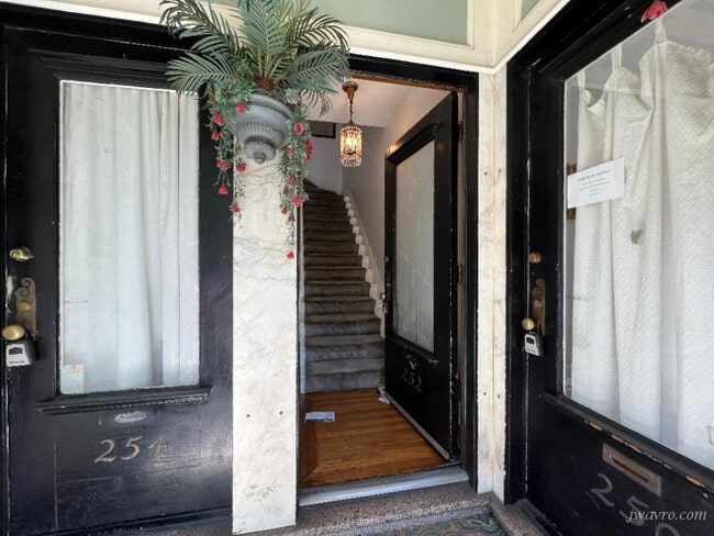 250-254-254 Carl St in San Francisco, CA - Building Photo - Building Photo