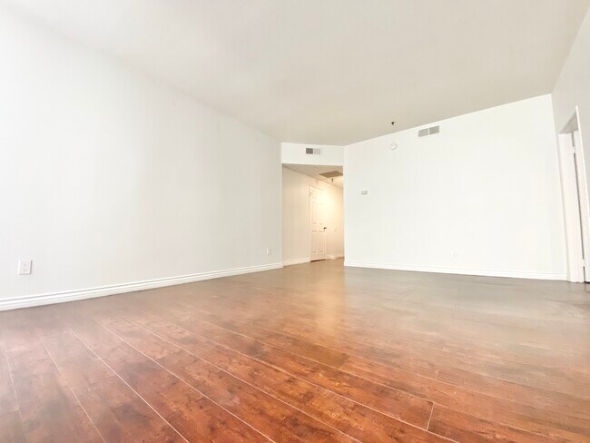 125 N Doheny Dr in West Hollywood, CA - Building Photo - Building Photo
