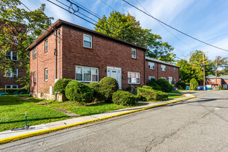 Westgate Gardens in Teaneck, NJ - Building Photo - Building Photo