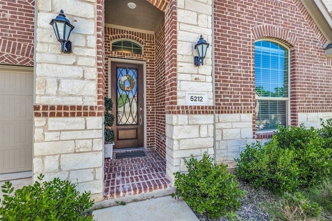 5212 Bradford Green Trail in Flower Mound, TX - Foto de edificio - Building Photo