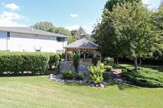 IRISH SPRING in Neenah, WI - Foto de edificio - Building Photo