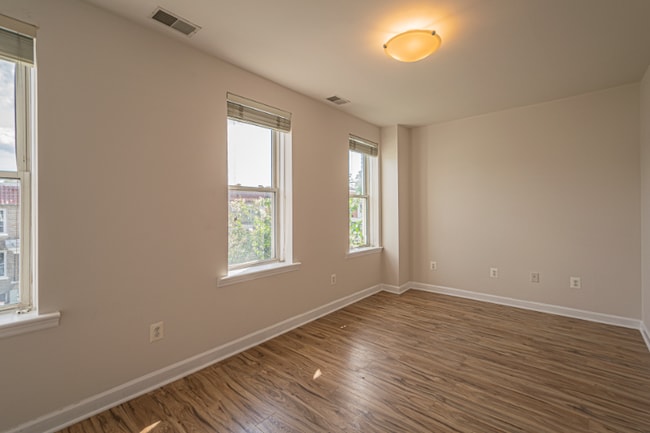 property at 611 Otis Pl NW