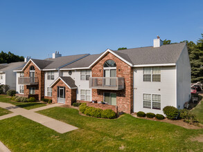 North River Landing Apartments in Elkhart, IN - Foto de edificio - Building Photo