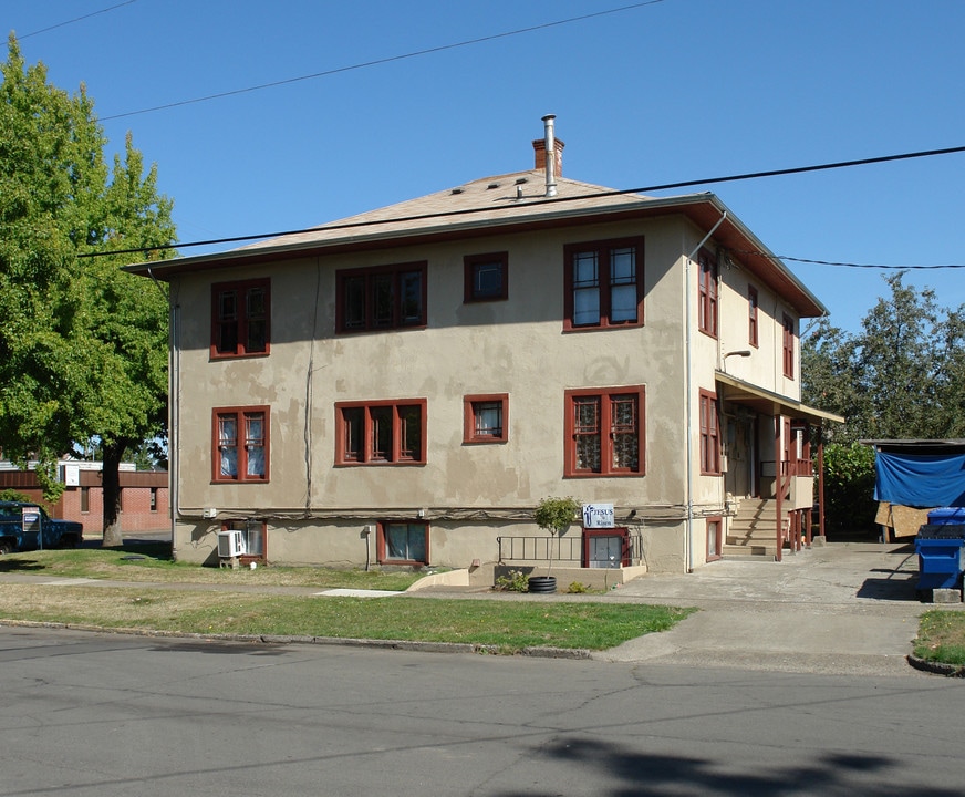 1710 Capitol St NE in Salem, OR - Building Photo