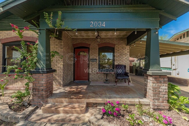 property at 2034 N Mitchell St