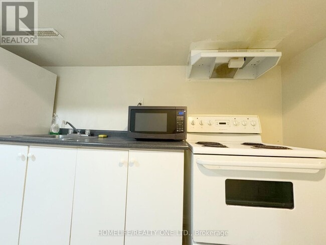 428 Westmoreland Ave N in Toronto, ON - Building Photo - Building Photo