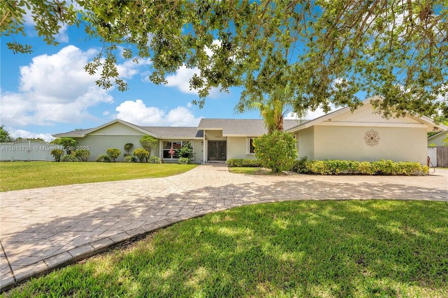 15300 SW 164th St in Miami, FL - Building Photo