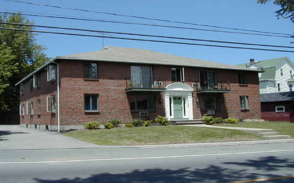 33 Topsfield Rd in Ipswich, MA - Foto de edificio - Building Photo