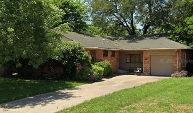 10545 Channel Dr