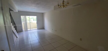 465 Swallow Dr in Miami Springs, FL - Building Photo - Building Photo