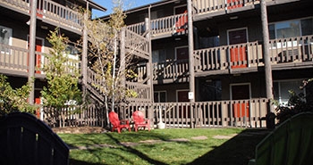 Willow Creek Apartments in Denver, CO - Building Photo