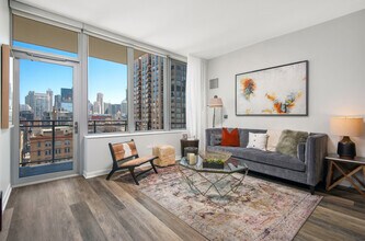 460 W Huron St in Chicago, IL - Building Photo - Building Photo