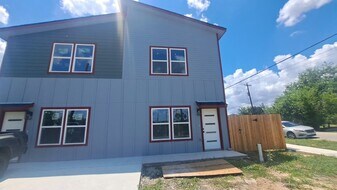 9806 Fillmore St in Houston, TX - Building Photo