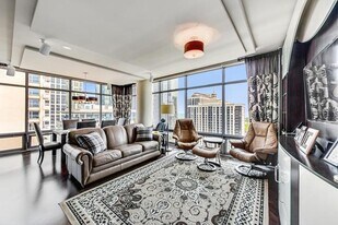 100 E 14th St, Unit 1601 in Chicago, IL - Building Photo