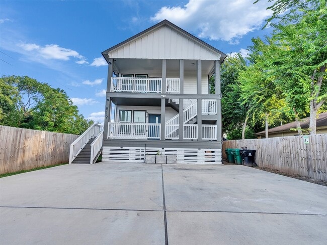 property at 819 E 40th St