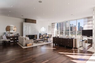 155 Cumberland St in Toronto, ON - Building Photo