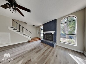 2052 Lakeside Dr in Seabrook, TX - Foto de edificio - Building Photo