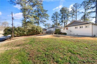 2026 Harwinor Rd SE in Smyrna, GA - Building Photo - Building Photo