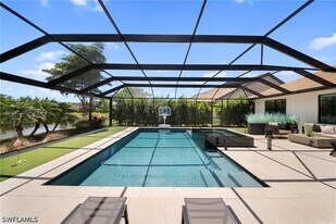 7052 Live Oak Dr in Naples, FL - Building Photo