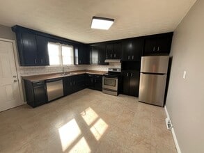 129 Troeckler Ln in Granite City, IL - Building Photo - Building Photo